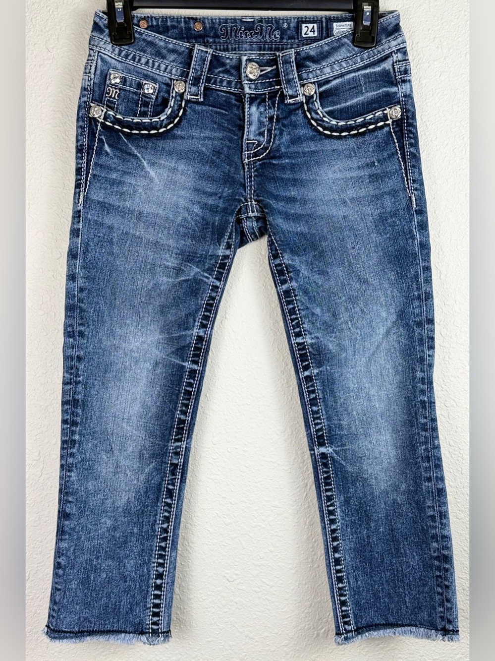 Miss Me Signature Cuffed Capri Jeans Peace Sign Bling Size 24 Y2K Low Rise Denim